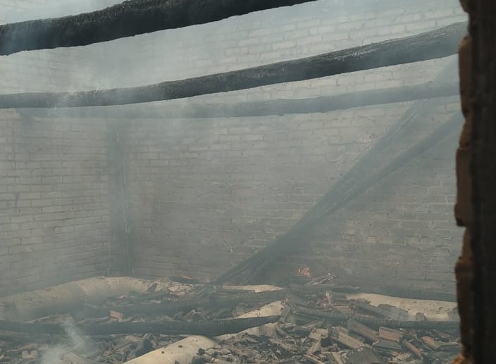 Estufa de tabaco queima em Linha Hansel, no interior de Venâncio Aires