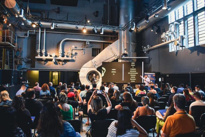 Seminário da Famurs aborda redes sociais, legislação e relacionamento
