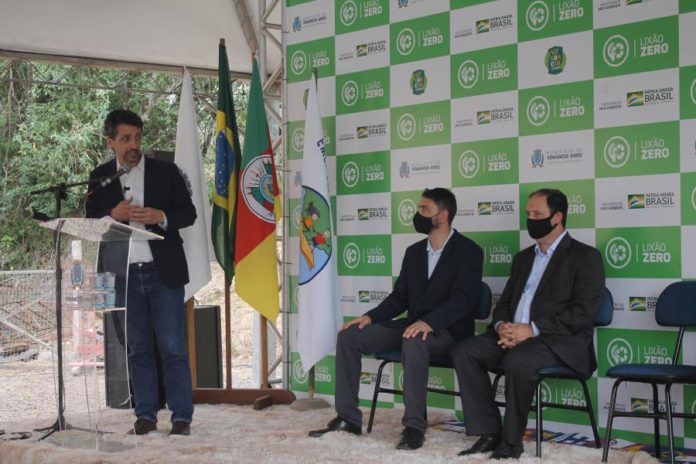 Ministro do Meio Ambiente entrega equipamentos em Venâncio Aires