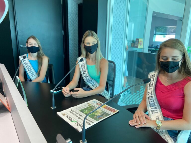 Trio de soberanas do Carnaval do Interior de Venâncio se despede depois de quase dois anos de reinado