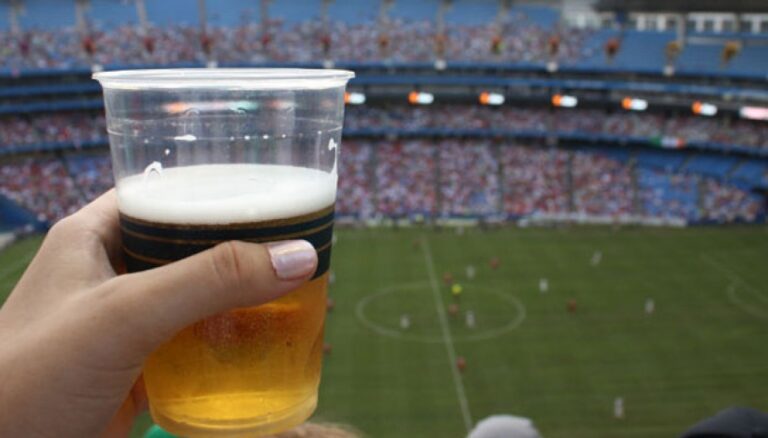 Entenda a proibição das bebidas alcoólicas nos estádios do RS