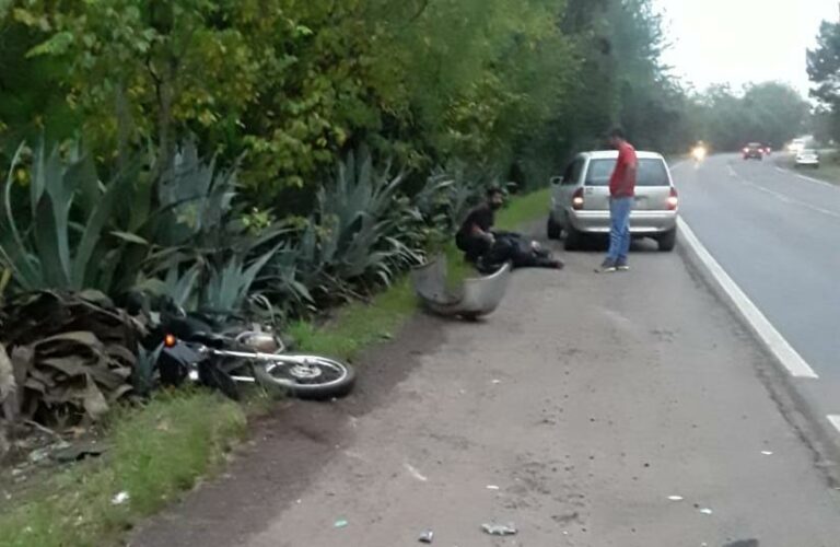 Homem fica ferido em queda com moto na RSC-453