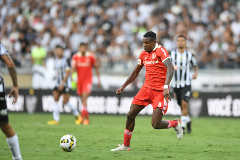 Diante Atlético-MG, Inter estreia com derrota no Brasileirão