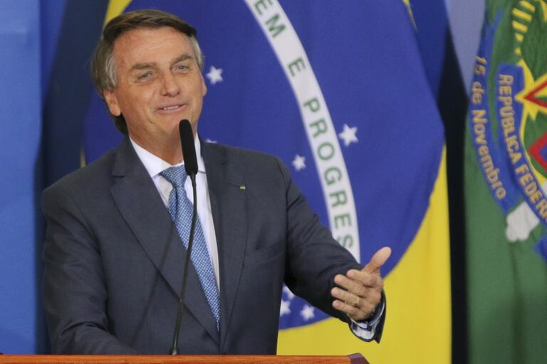Maioria do TSE condena Bolsonaro à inelegibilidade por oito anos