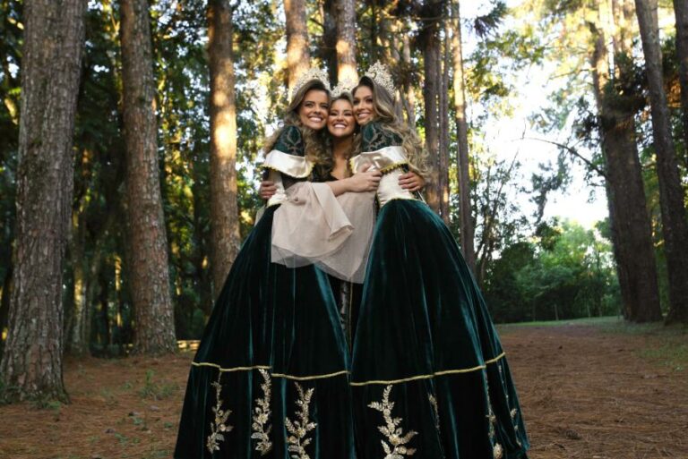 Conheça um pouco mais sobre a rotina das soberanas da Fenachim, por trás do glamour
