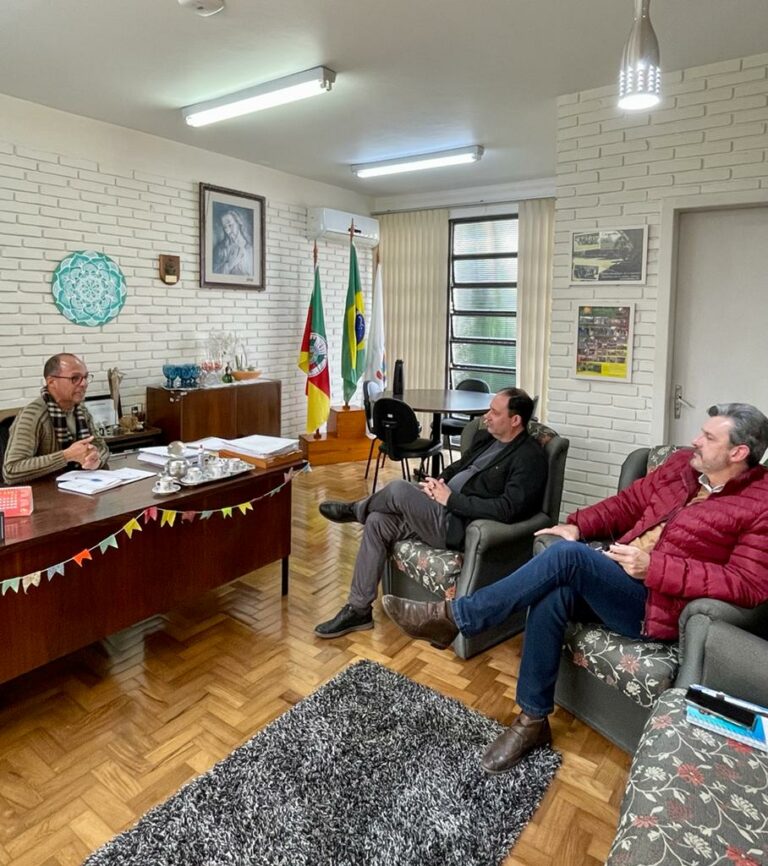 Administração Municipal busca solução para prédio interditado da Escola Mariante