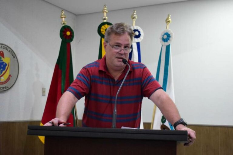 André Puthin cobra limpeza das paradas inteligentes em Venâncio Aires