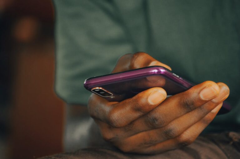 Comissão de Constituição e Justiça aprova projeto que obriga chip FM em celular