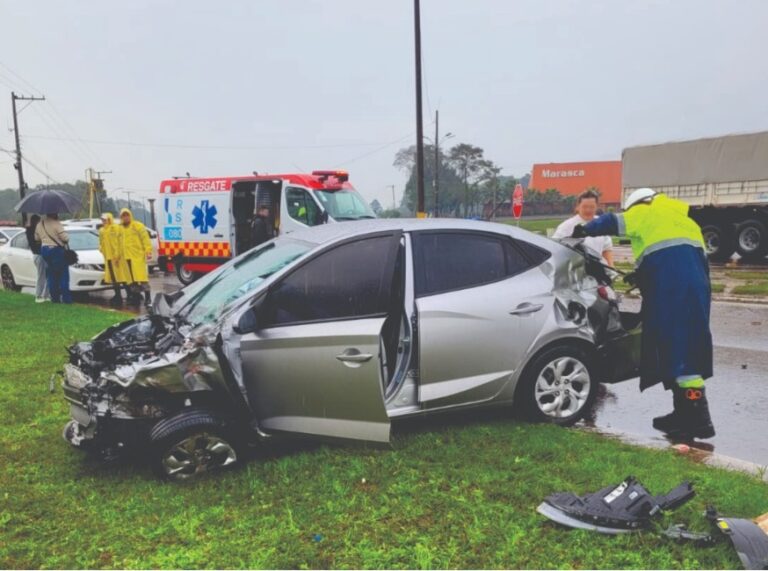 Colisão entre carro e caminhão deixa três pessoas feridas na RSC-287 em Venâncio Aires