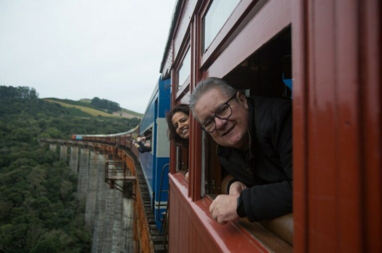 Governador participa de início do passeio turístico Trem dos Vales 2022