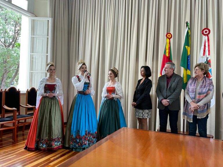 Tradição e alegria dão o tom dos trajes das soberanas da 37ª Oktoberfest