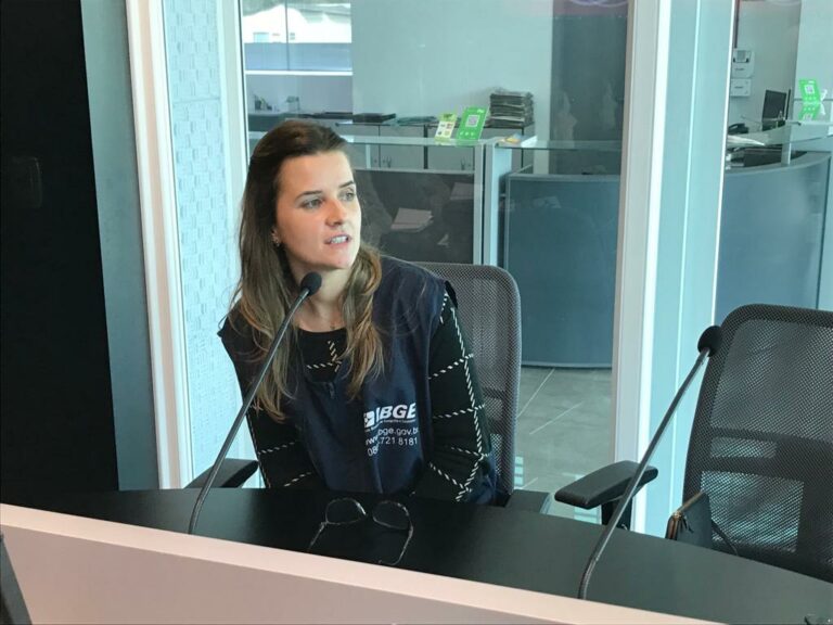 Começa o censo demográfico; acompanhe entrevista com agente censitária
