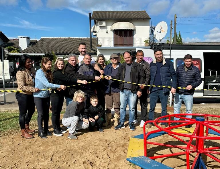 Revitalização de espaço público do bairro Xangrilá foi inaugurada no sábado