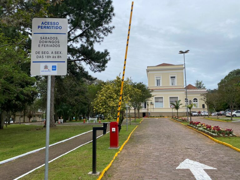 Prefeitura libera estacionamento de veículos na Praça da Bandeira em Santa Cruz do Sul