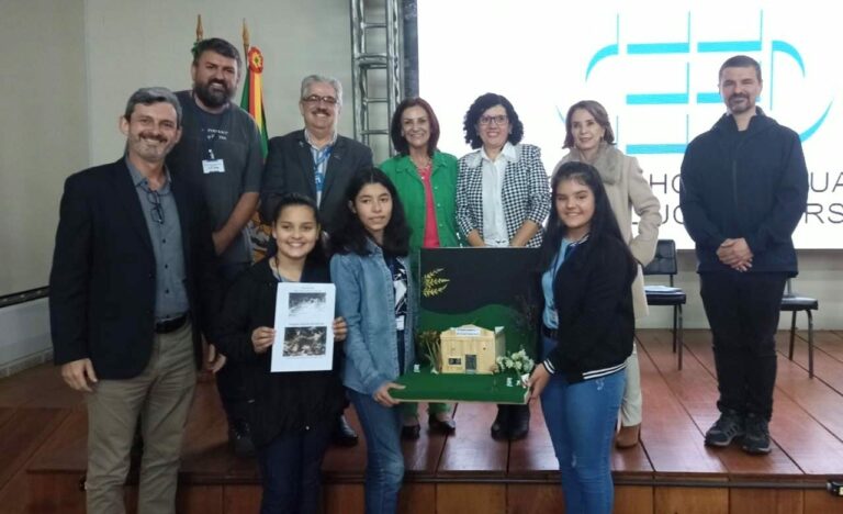 Equipe da Educação de Venâncio apresentou projetos na Expointer