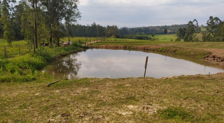 Mais de 100 moradores aumentam reserva de água com auxílio da Secretaria de Desenvolvimento Rural