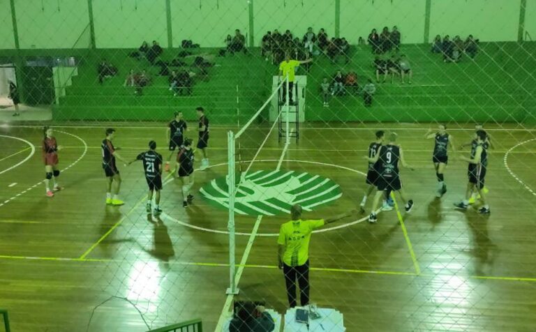 Decisão do Campeonato Municipal de Vôlei Misto será nesta quarta-feira