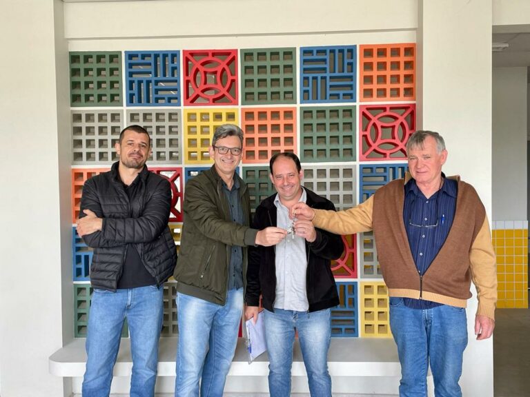 Prefeitura de Venâncio recebe as chaves da escola infantil do Bairro Xangri-lá