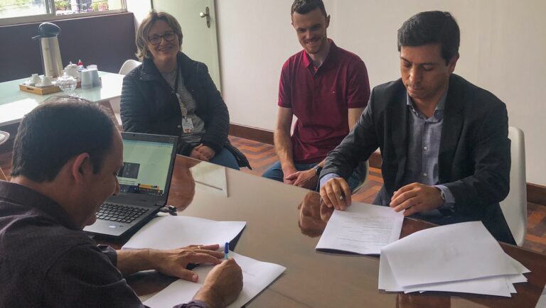 Prefeitura assina acordo para instalação do Ponto de Atendimento Virtual da Receita Federal