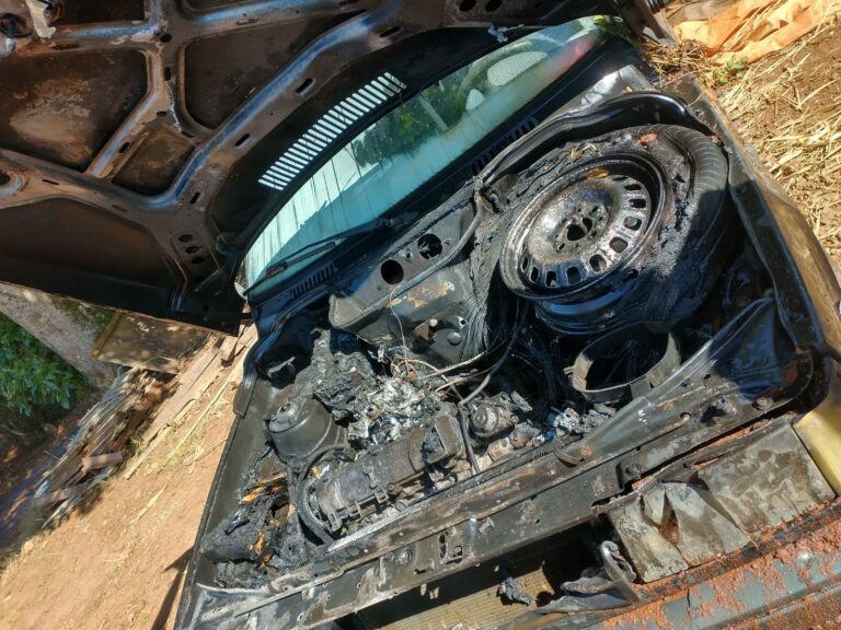 Carro incendeia no interior de Venâncio Aires