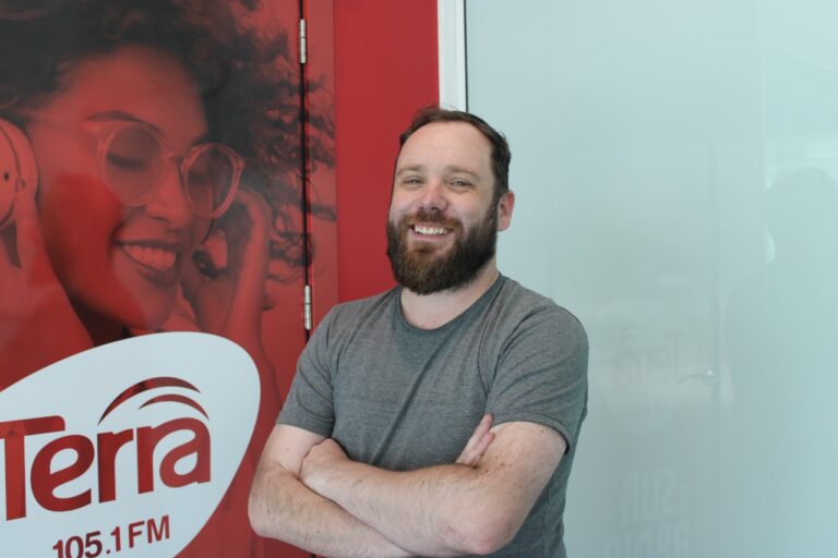 Da paixão pelos bastidores da notícia ao trabalho como jornalista; conheça a história de Cristiano Wildner