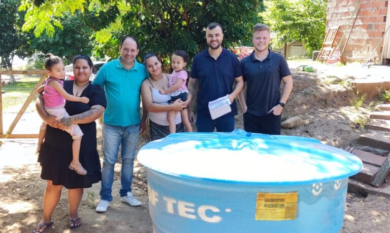 Prefeitura entrega 50 caixas d´água para famílias carentes neste ano
