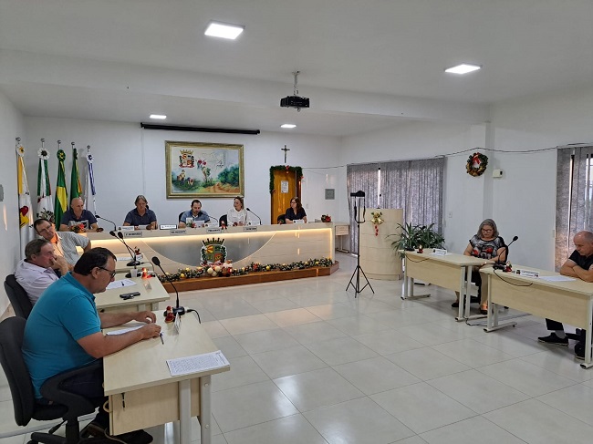 Servidores, prefeito, vice, secretários e vereadores terão reajuste salarial em Mato Leitão