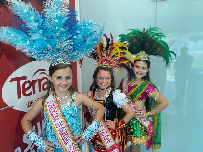 Em sua primeira entrevista, corte infantil do Carnaval esbanja simpatia