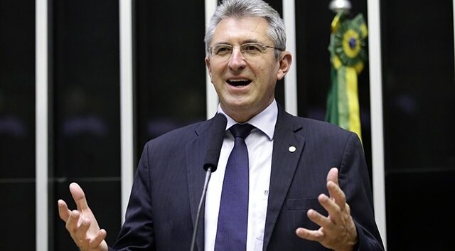 “Nunca vi uma união tão grande entre os três poderes em Brasília de domingo pra cá”; diz deputado Heitor Schuch
