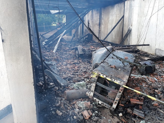 Incêndio destrói galpão em Linha Sapé, em Venâncio Aires