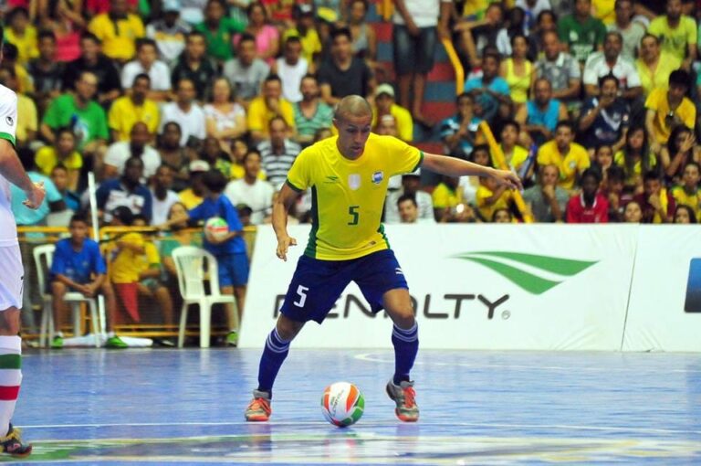 Assoeva anuncia a contratação do ala Bruno Souza