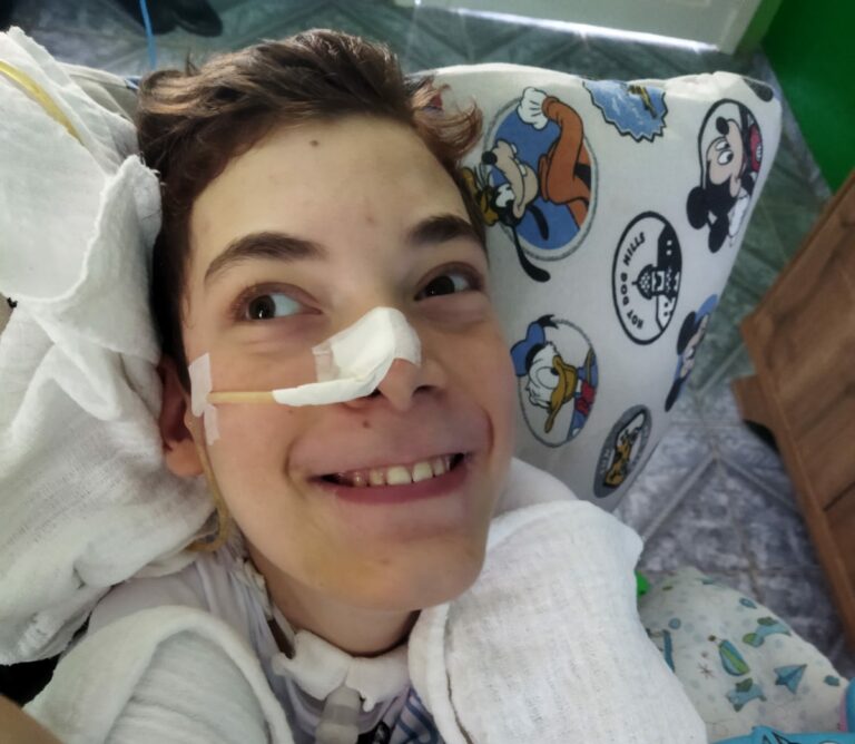 Jovem de Venâncio Aires consegue liberação judicial para realizar cirurgia de escoliose