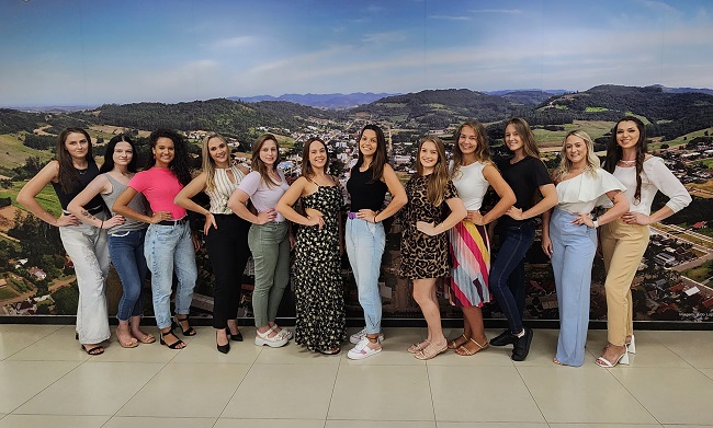 Doze candidatas disputam concurso de soberanas de Santa Clara do Sul