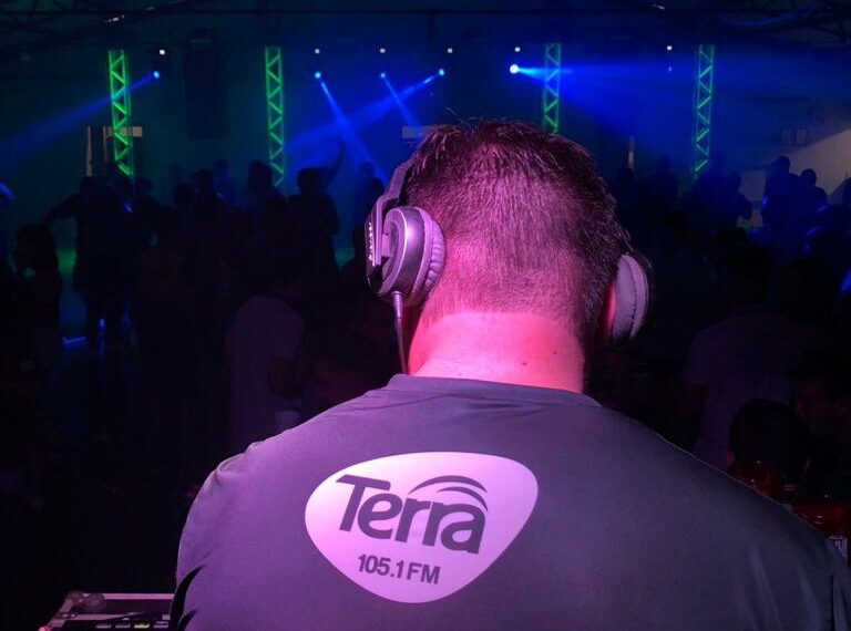 Terra FM fecha parceria para os bailes de Carnaval do Interior