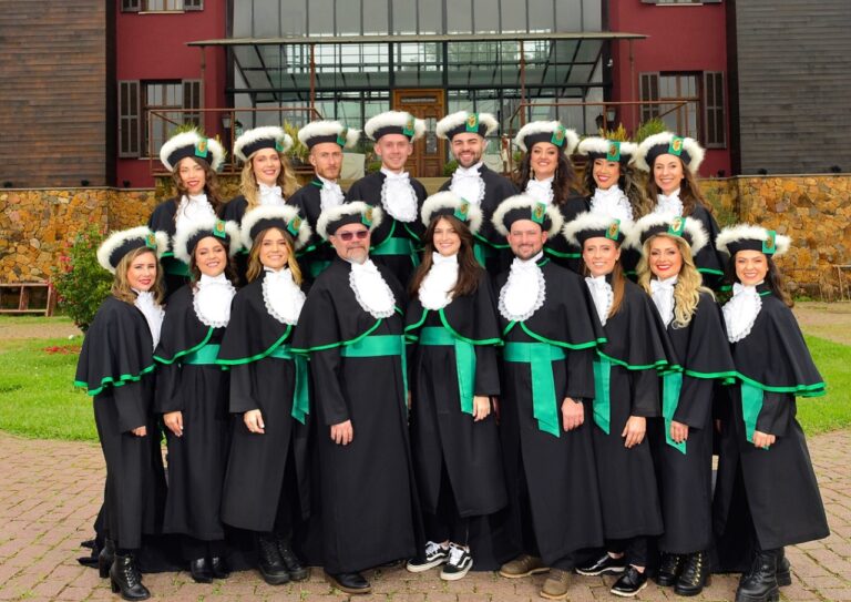 Cinco estudantes de Venâncio se formam na primeira turma do Curso de Medicina Veterinária da Unisc