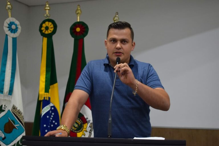 Vereador mais jovem de Venâncio assume como líder de governo