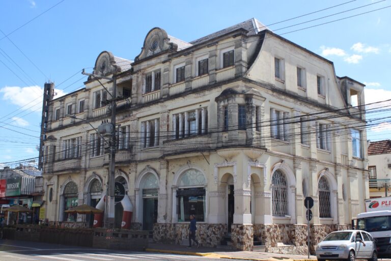 Com nova exposição, bateria do Négo fará apresentação em frente ao museu