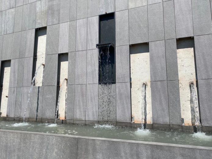 “Fonte da Vida” começa a ser testada no pedestal do Cristo Protetor, em Encantado