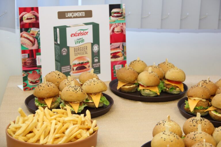 Hambúrguer vegetal Excelsior chega aos supermercados em fevereiro; acompanhe entrevista