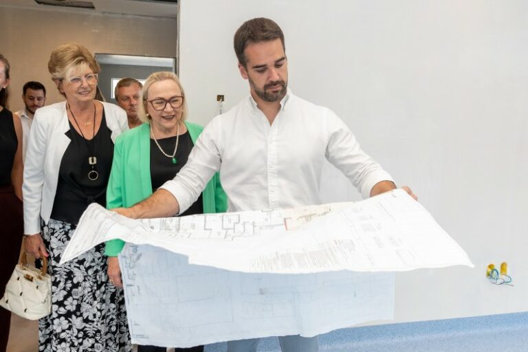 Leite visita novo centro cirúrgico em Santa Cruz do Sul