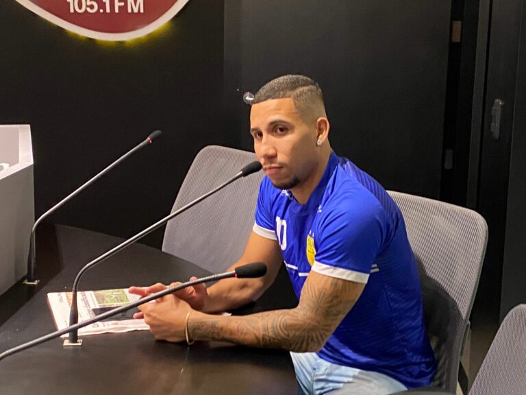 “Nós estamos em um dos maiores clubes do Brasil”; afirma pivô Risi sobre a Assoeva