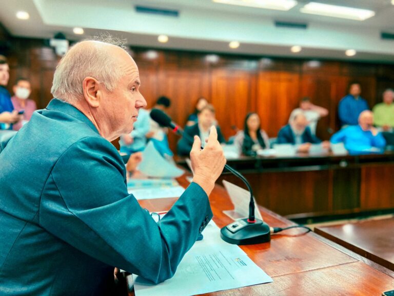 Deputado Airton participa da primeira reunião da Comissão de Saúde e Meio Ambiente na Assembleia