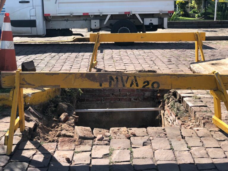 Profissionais entram em galeria subterrânea em Venâncio e encontram ponto de desmoronamento