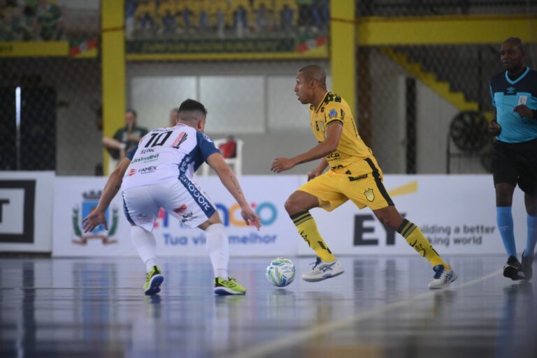 Assoeva e Pato Futsal empatam na estreia da Liga Nacional de Futsal