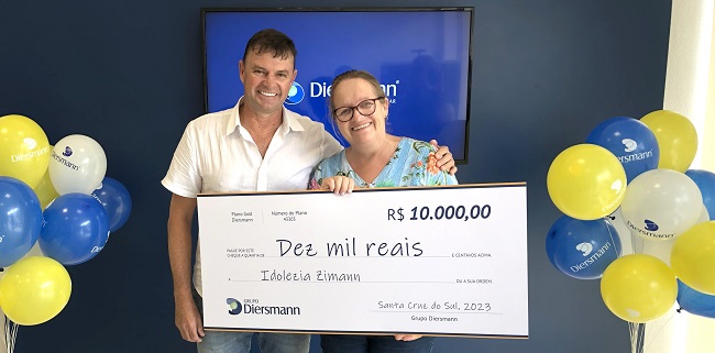 Diersmann entrega prêmio de R$ 10 mil; confira a contemplada