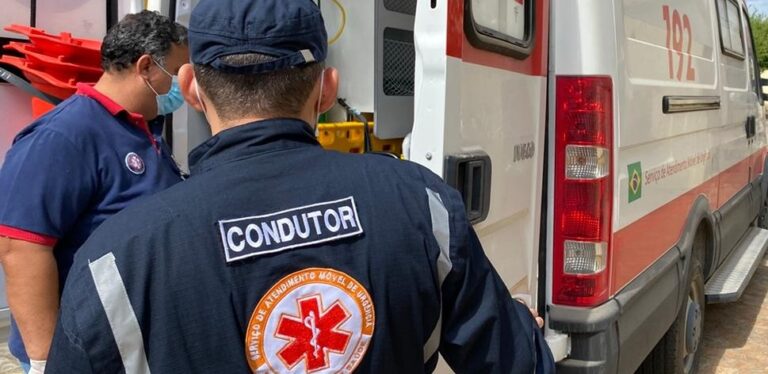 Carro e moto colidem na Osvaldo Aranha,em Venâncio