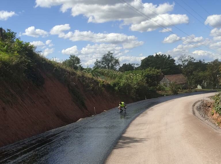 Trânsito em Linha Sapé interrompido para últimas obras de asfaltamento