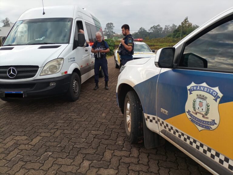 Situações irregulares de vans escolares preocupa departamento de trânsito de Venâncio