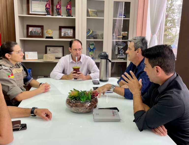 Prefeitura de Venâncio reúne lideranças e elabora protocolo para reforço de segurança nas escolas
