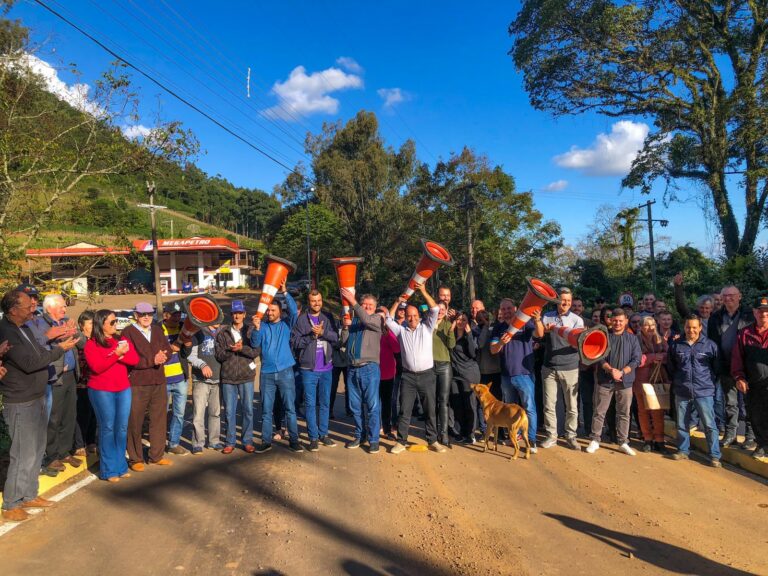 Pavimentação de 1,7km em Vila Deodoro é entregue